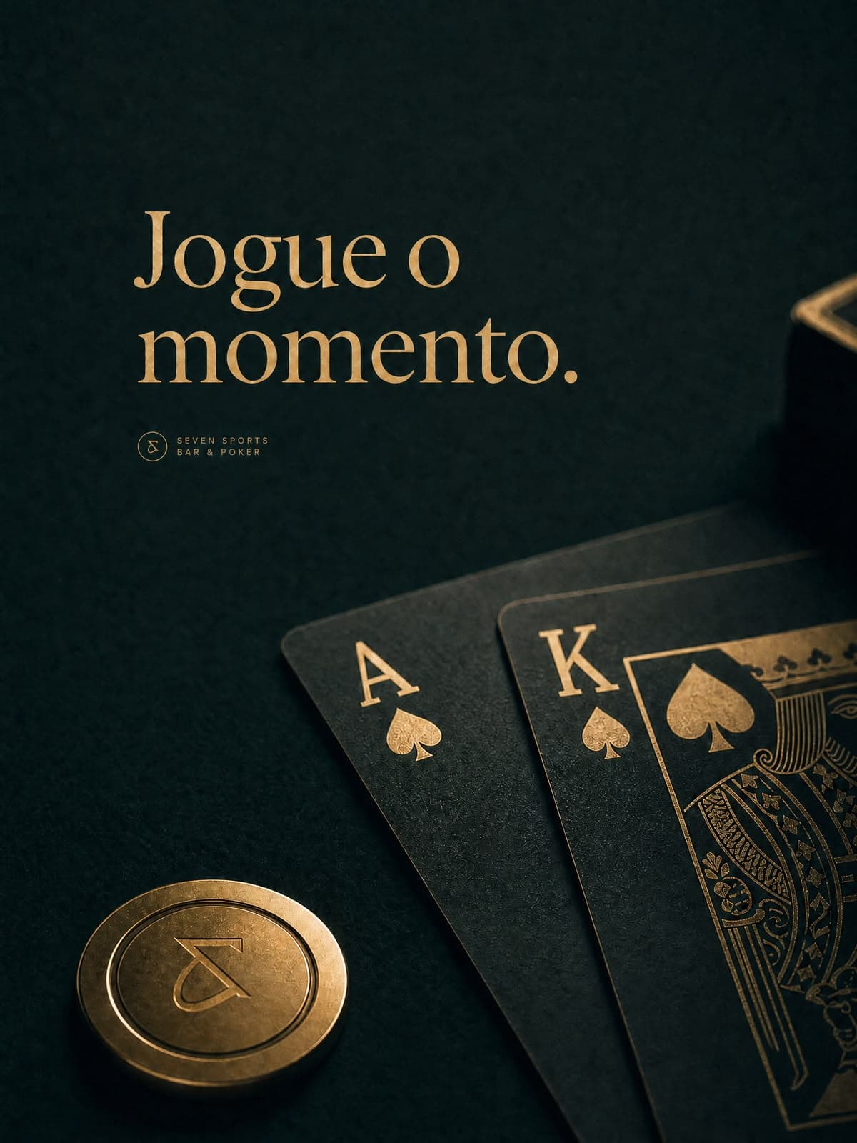 Cartas pretas com detalhes dourados e ficha da Seven